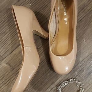 Nude pumps